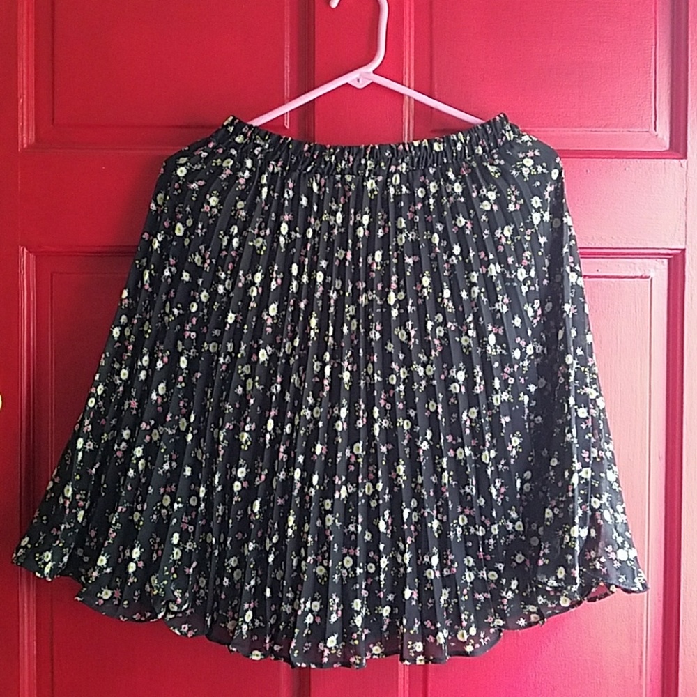 Metropolitan Pleated floral skirt